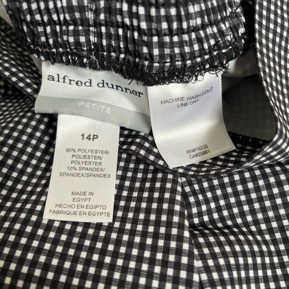 Alfred Dunner Top with attached camisole and matching capris. - Picture 4 of 7